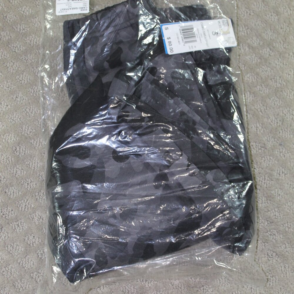 NEW in Bag Adidas Size Small Carbon Grey Camo Sweatpants - Picture 4 of 5